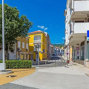 https://centar-a-mazuranica-1-novi-vinodolski.primorje-gorskikotar.com